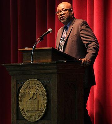 Leonard Pitts Jr. speaking in Memorial Hall