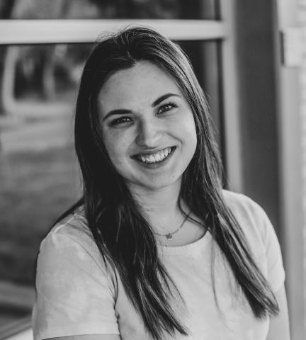 Julianna Schrag headshot